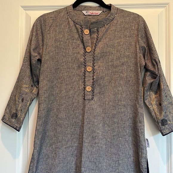 Kurta. Medium - Picture 2 of 6